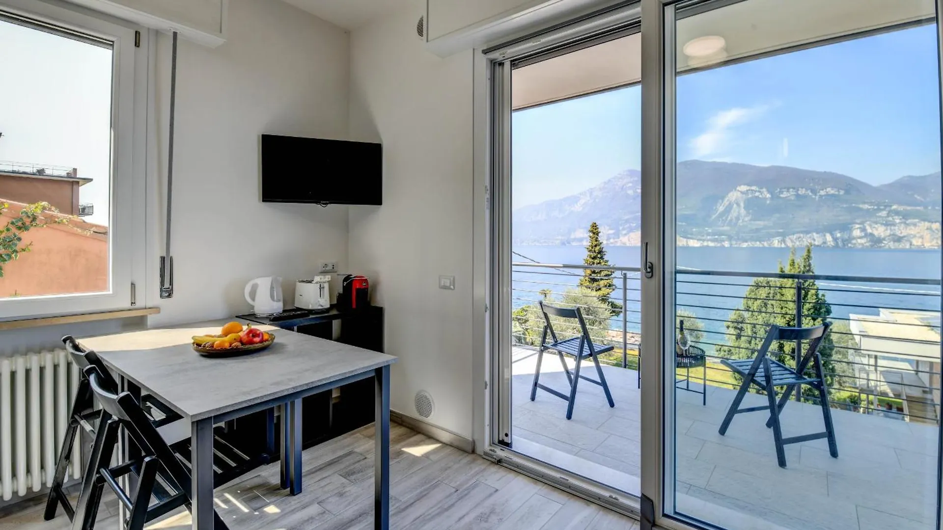 Studio Lago - Holiday Apartments Brenzone 0*, Бренцоне-суль-Гарда Италия